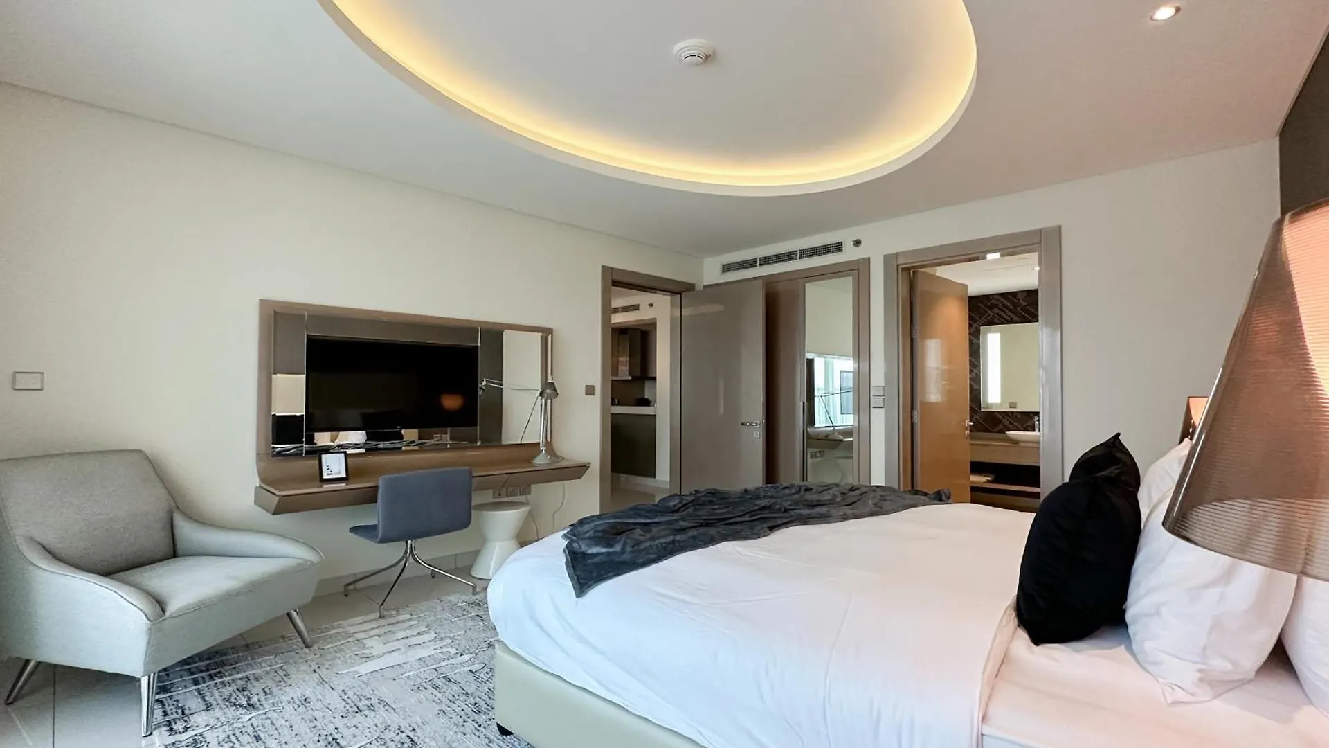 Trophy - Paramount Suites W Burj Khalifa View & Huge Balcony Dubai