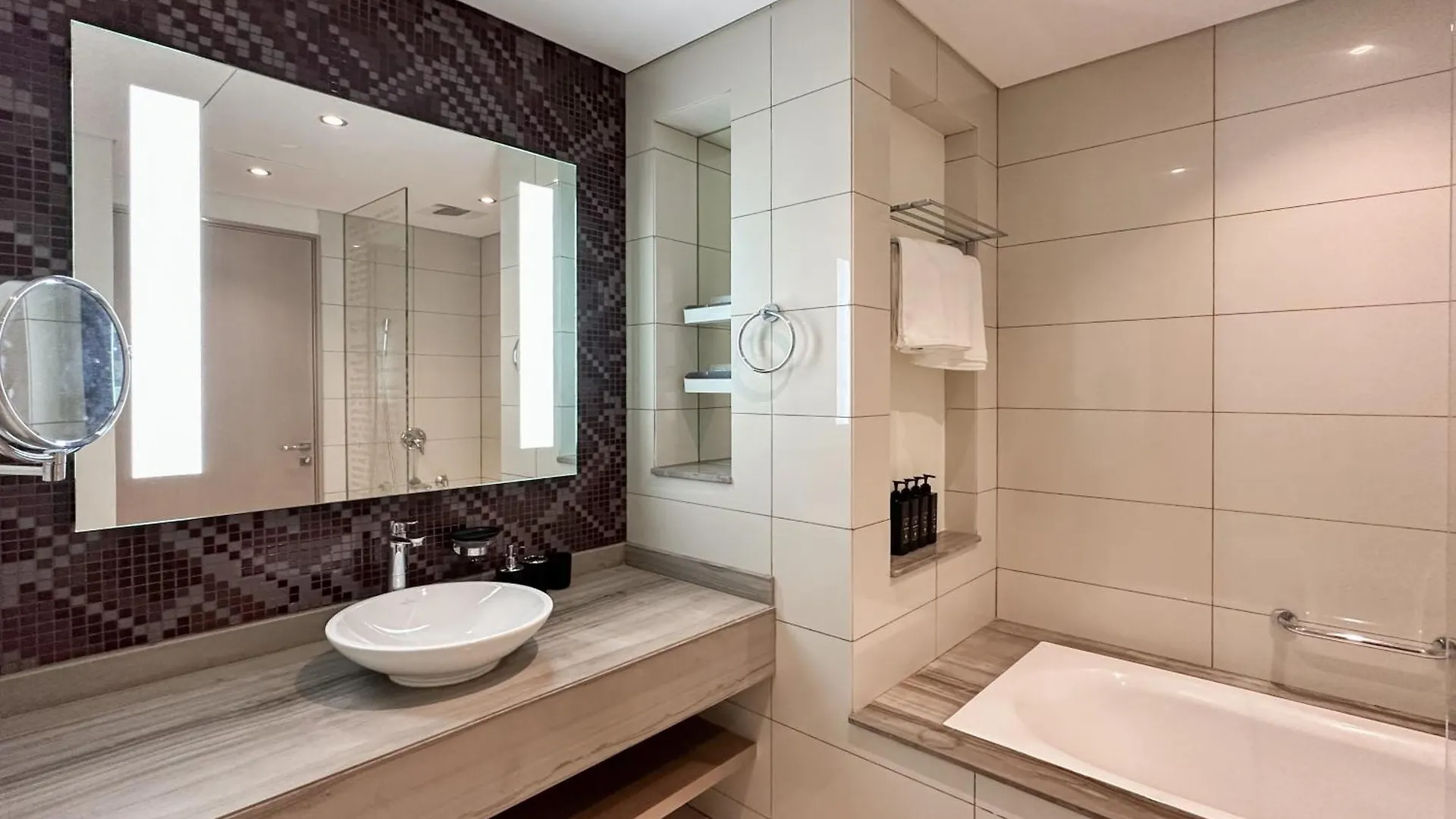 Trophy - Paramount Suites W Burj Khalifa View & Huge Balcony Dubai