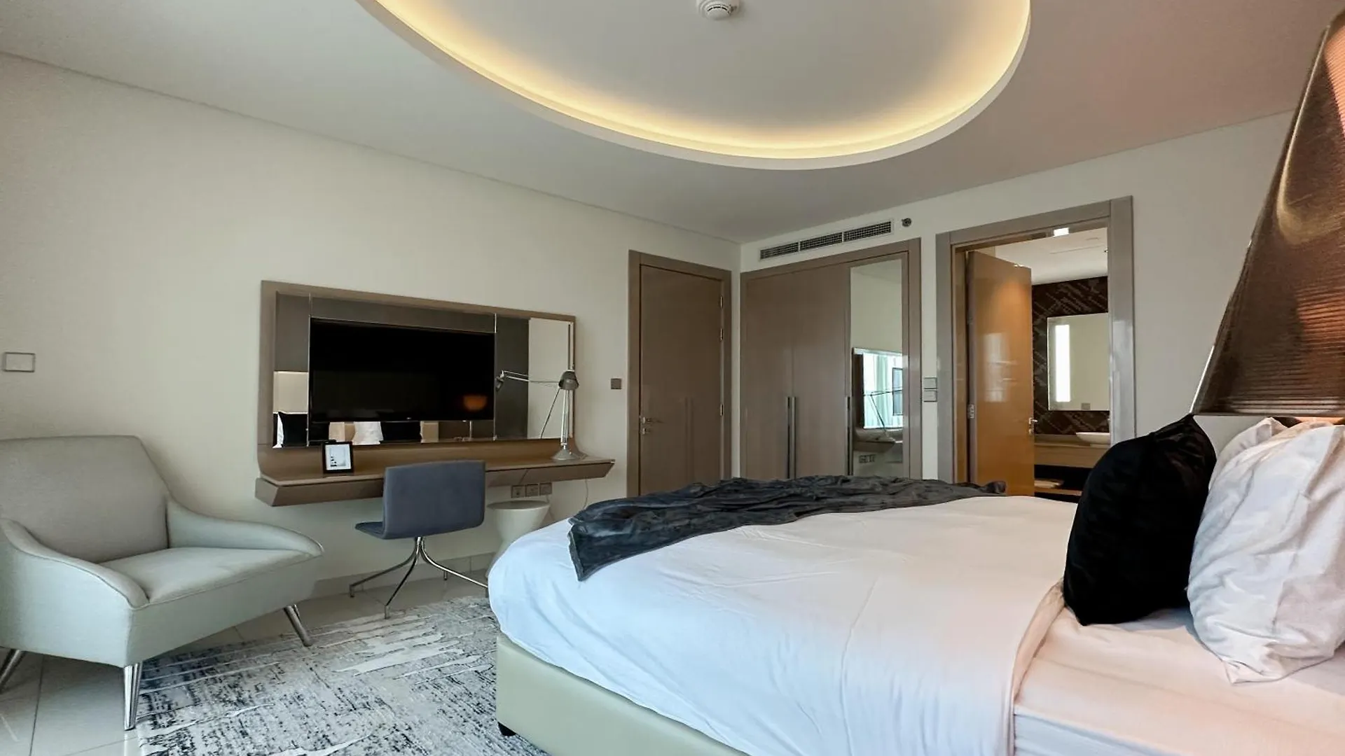 Apartment Trophy - Paramount Suites W Burj Khalifa View & Huge Balcony Dubai