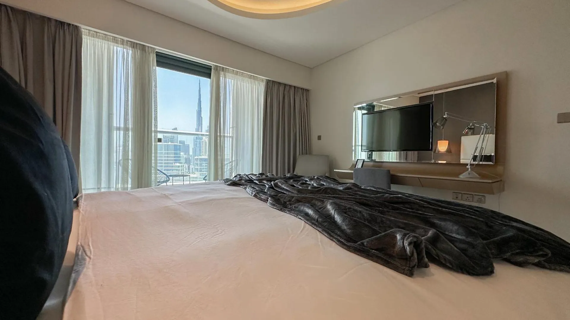 Apartment Trophy - Paramount Suites W Burj Khalifa View & Huge Balcony Dubai
