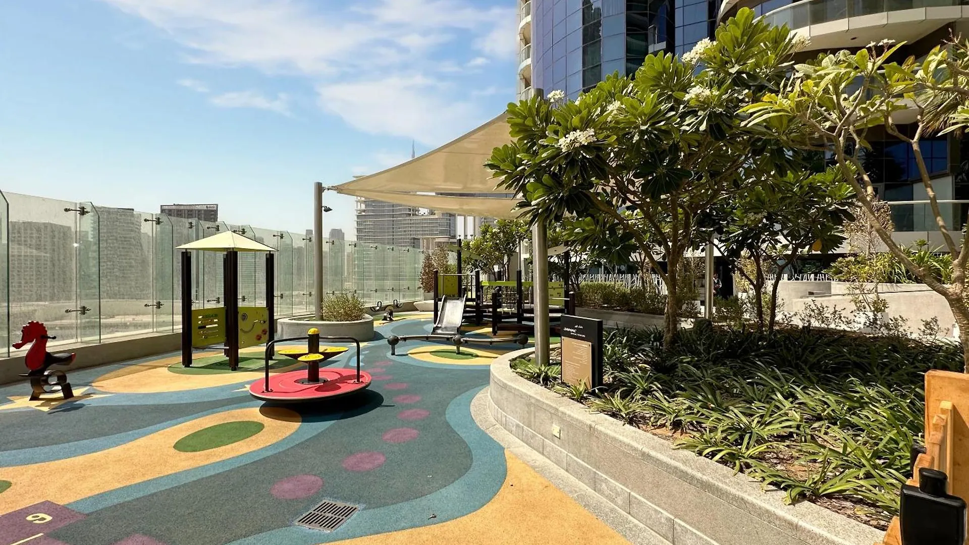 Trophy - Paramount Suites W Burj Khalifa View & Huge Balcony Dubai Apartment
