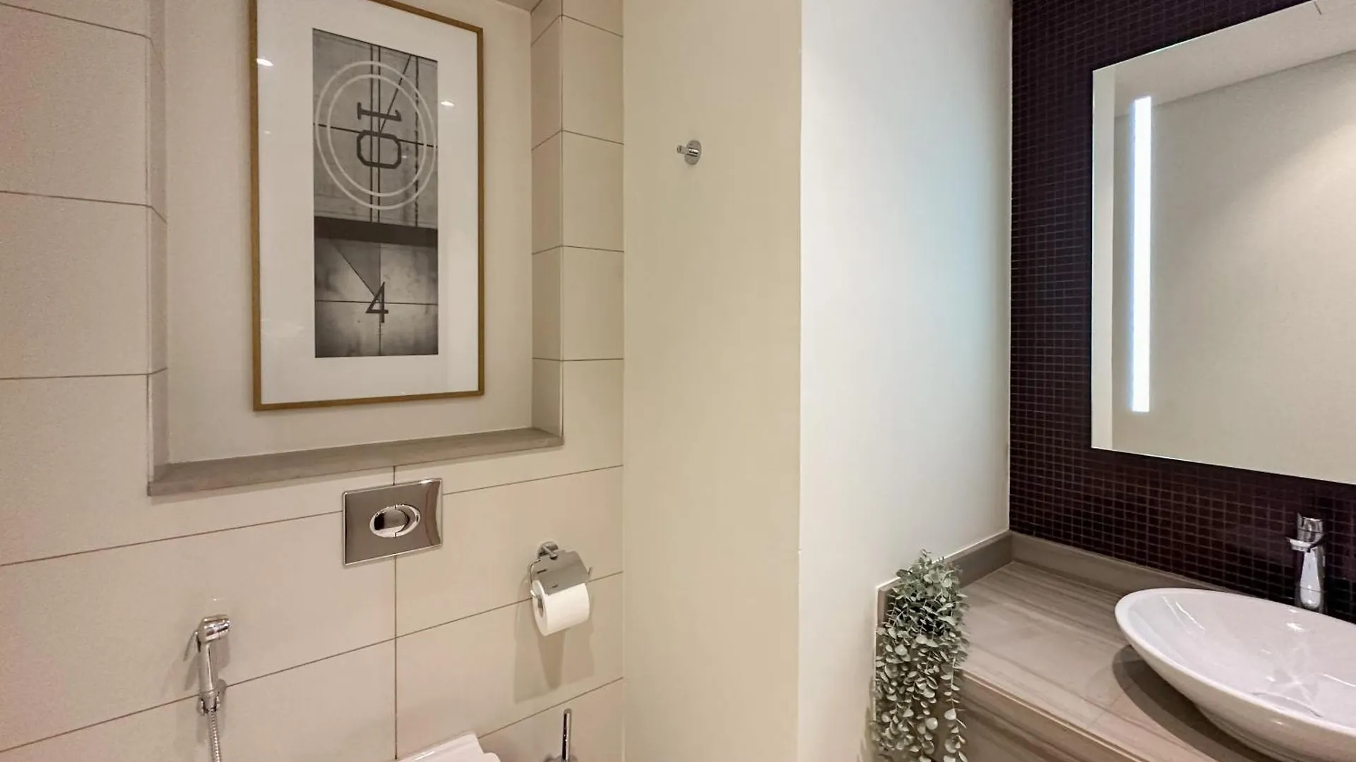 Trophy - Paramount Suites W Burj Khalifa View & Huge Balcony Dubai Apartment