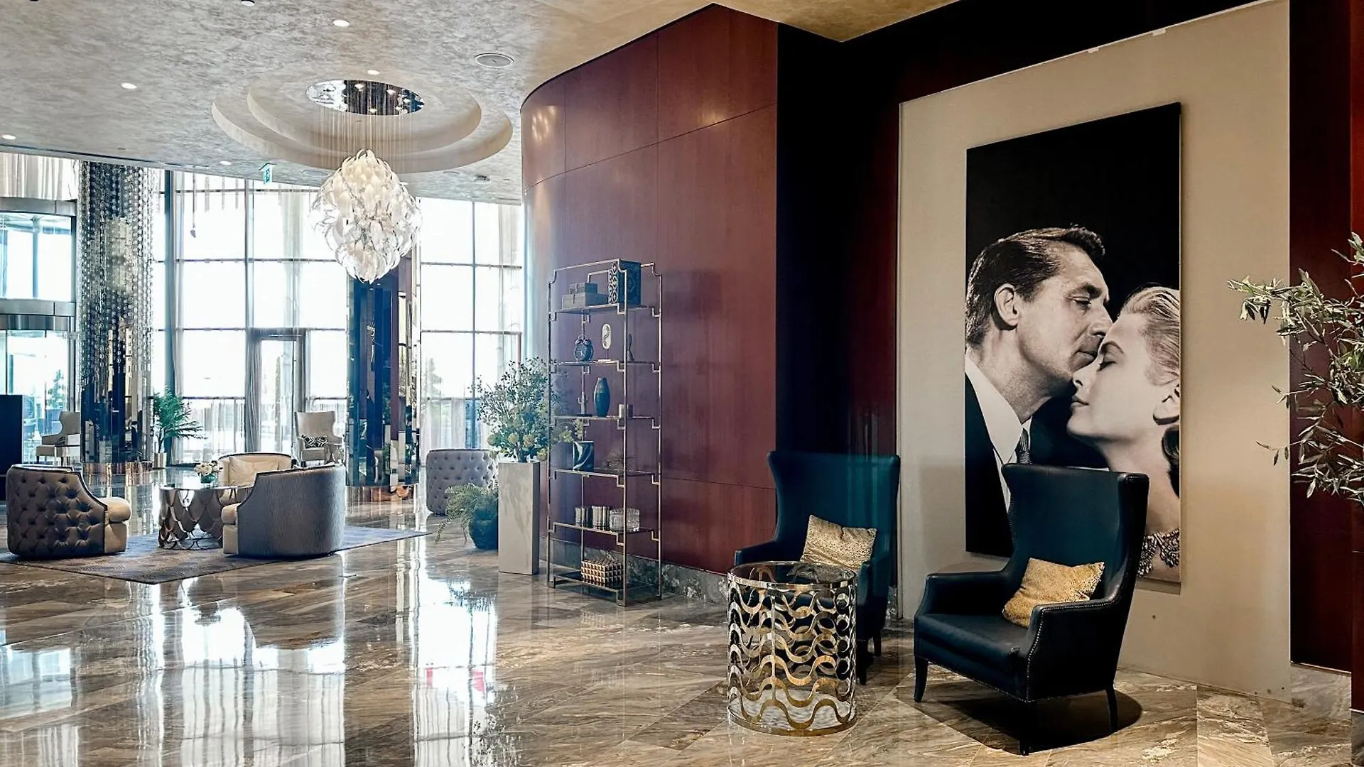 Trophy - Paramount Suites W Burj Khalifa View & Huge Balcony Dubai Apartment