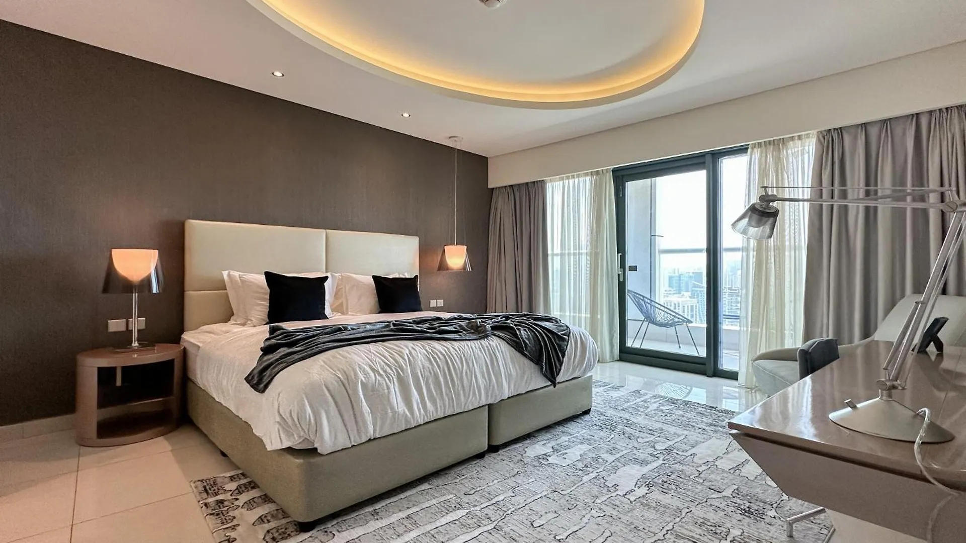 Trophy - Paramount Suites W Burj Khalifa View & Huge Balcony Dubai Apartment